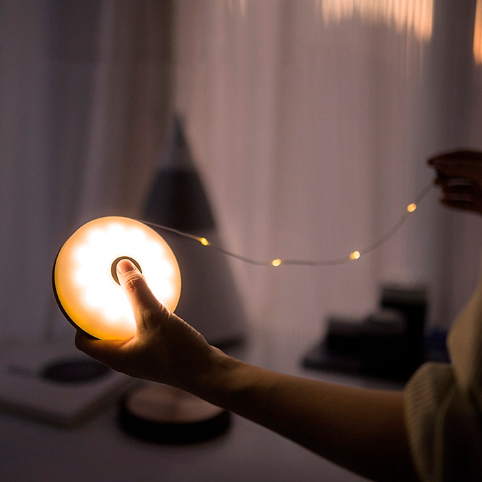 Lampa LED nadaje się zarówno do użytku wewnątrz, jak i na zewnątrz!