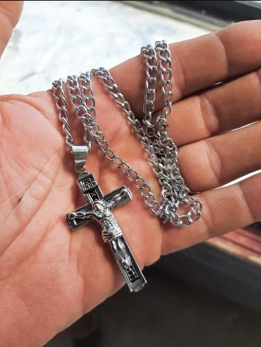 JesusNecklace, srebrny łańcuszek z Jezusem