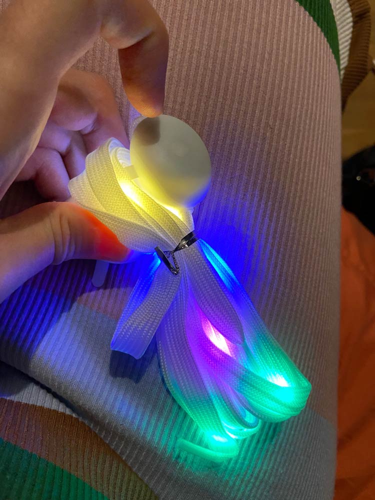 LedLaces, świecące sznurówki - białe z kolorowymi światłami ledowymi - Image 5