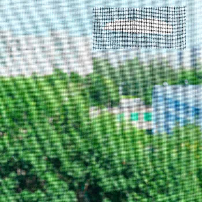 Taśma naprawcza RepTape oferuje szybkie i skuteczne rozwiązanie do łatania dziur w różnych powierzchniach siatkowych.