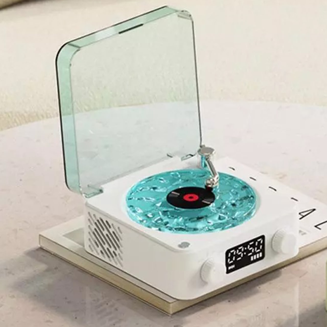 Odtwarzacz muzyki obsługuje Bluetooth, kartę TF i AUX.