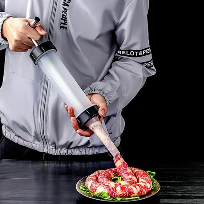 Urządzenie pozwala na równomiernie wielkości kiełbasy, salami i podobne produkty.